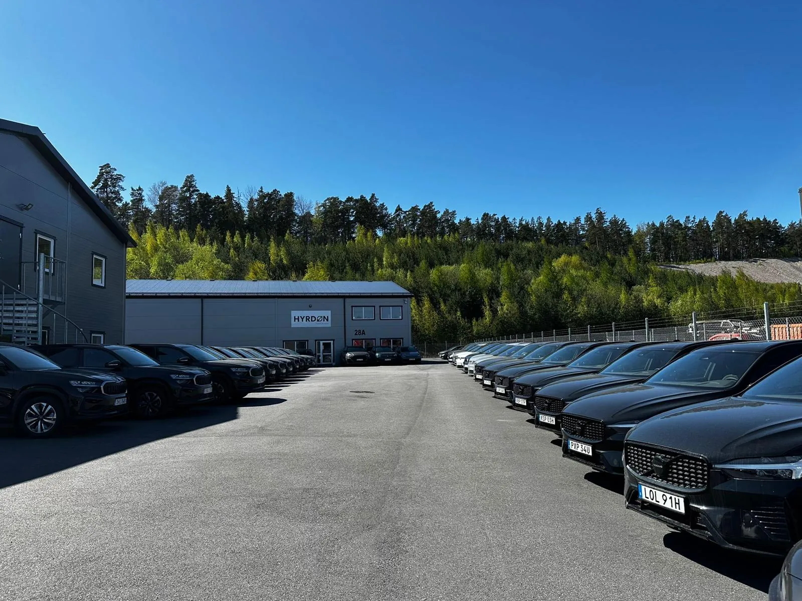 Bilar i lager hos Hyrdon i Bålsta